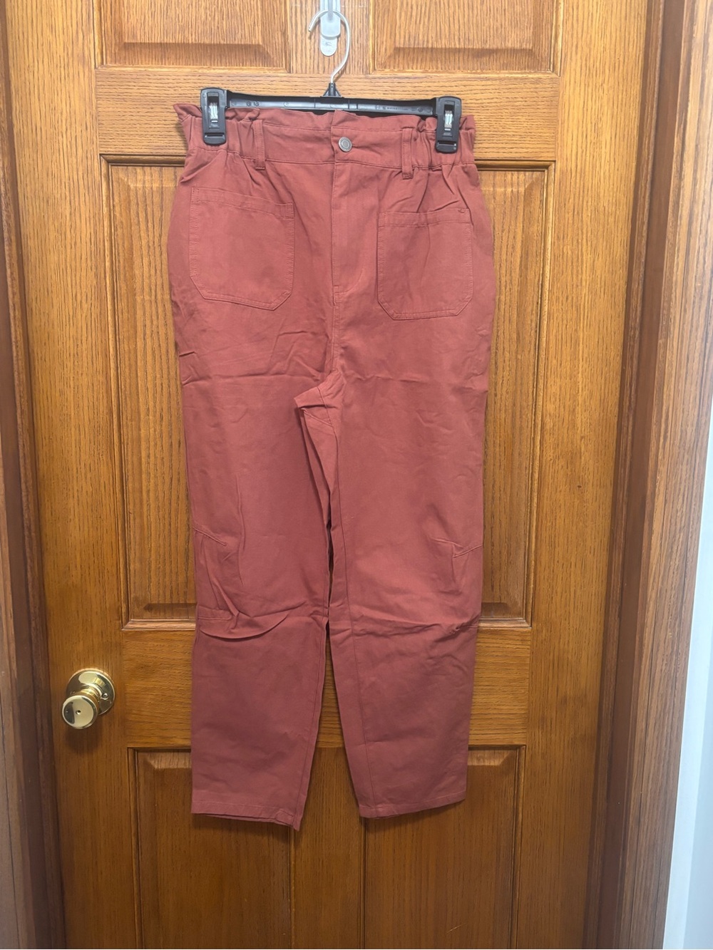 easel High-Waist Chinos in Red Bean. Sz S